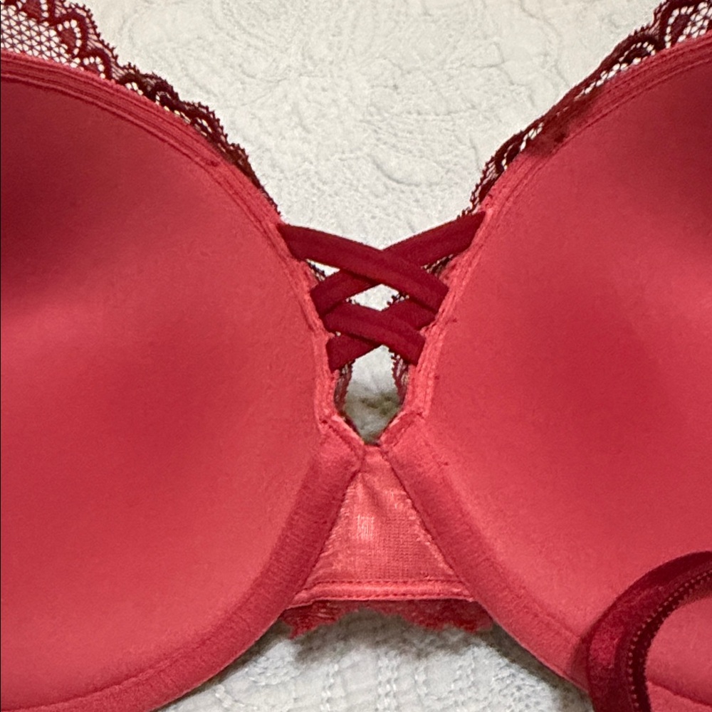 Red Lace Bra - Picture 4 of 6
